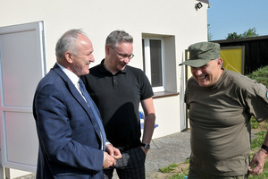  (photo)