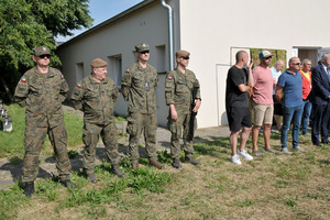  (photo)