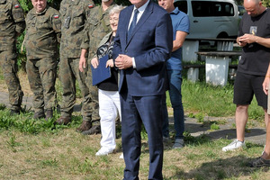  (photo)