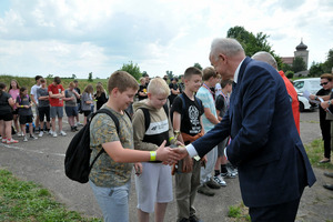  (photo)