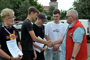  (photo)
