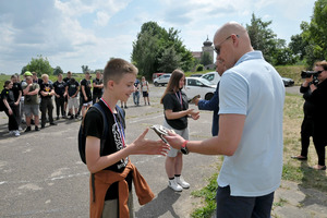 (photo)