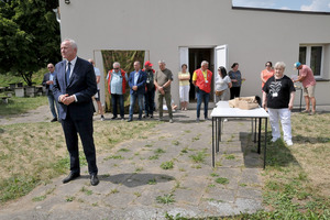  (photo)