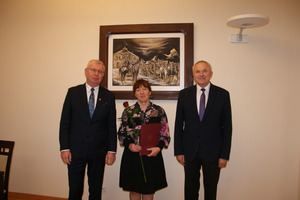  (photo)