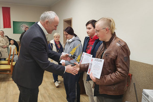  (photo)