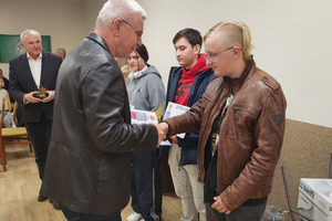  (photo)