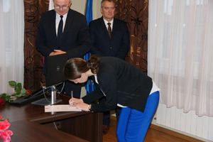  (photo)
