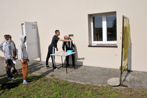  (photo)