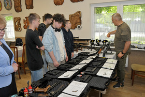  (photo)