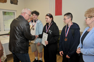  (photo)