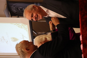  (photo)