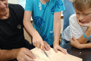  (photo)