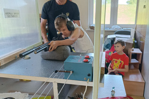  (photo)