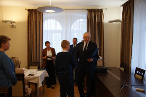  (photo)