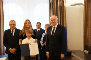  (photo)