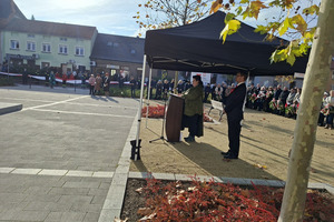  (photo)