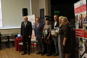  (photo)