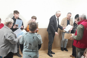  (photo)