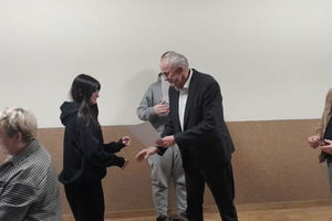  (photo)