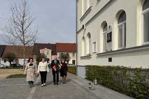  (photo)