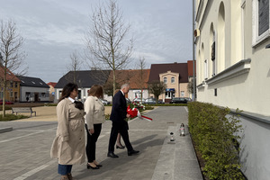  (photo)