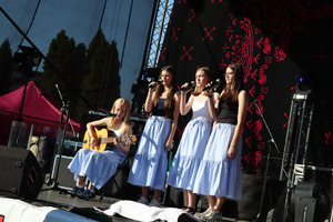  (photo)