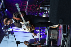  (photo)