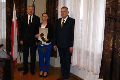 Zdjęcie ilustracyjne wpisu: Burmistrz wręczył akt nadania stopnia nauczyciela mianowanego