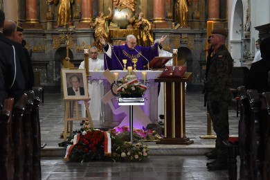 Zdjęcie ilustracyjne wpisu: Pogrzeb śp. Krystyny Mikołajczyk zd. Biernacka